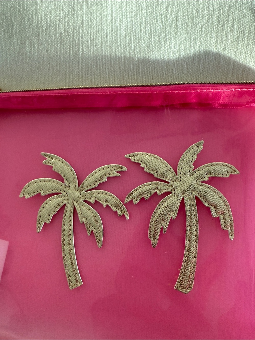 New Lilly Pulitzer jelly pink and gold pouch - Picture 2 of 7